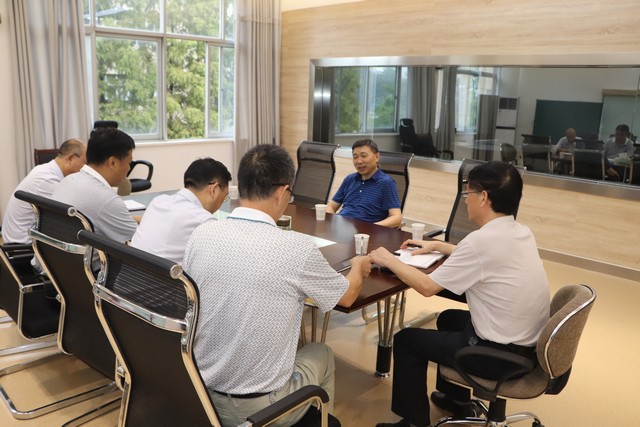 王董事长调研.JPG 王董事长调研.JPG